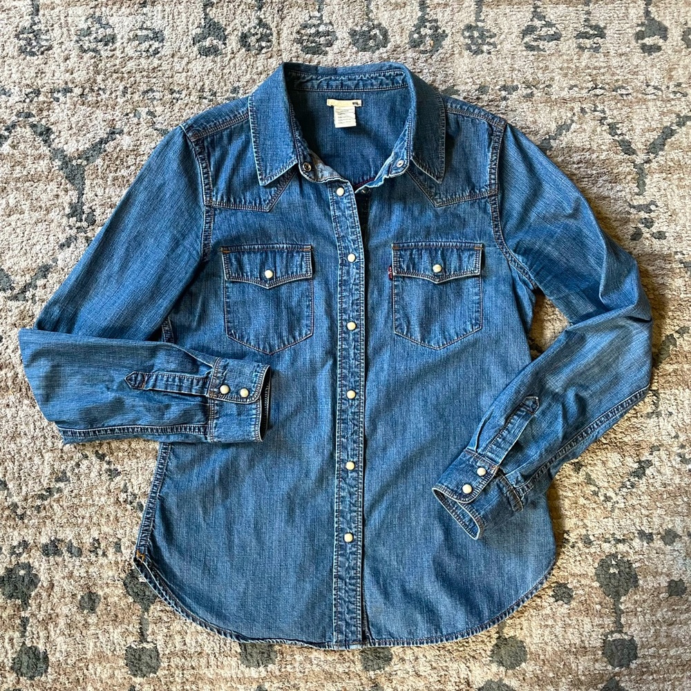 Levi’s Iconic Denim Western Shirt Size Small Coastal Cowgirl Outdoor 10/10